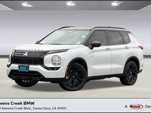 Used 2025 Mitsubishi Outlander SEL image 1