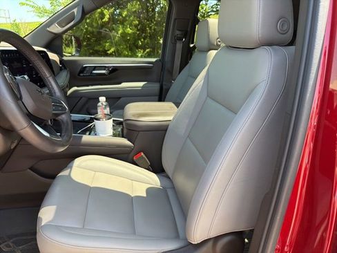 Used 2025 Chevrolet Tahoe Z71 w/ Comfort Package AWD/4WD image 9