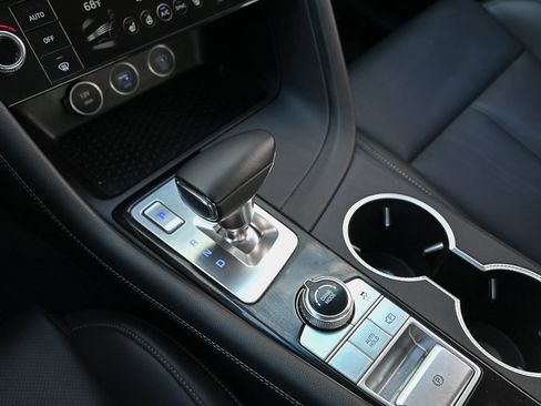 Used 2025 Genesis G70 2.5T image 20