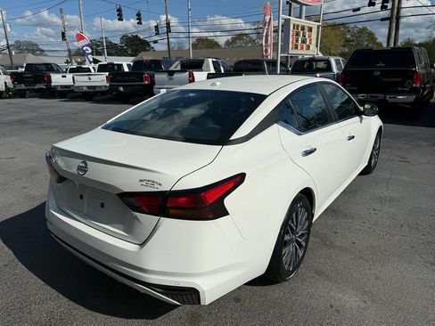 Used 2025 Nissan Altima 2.5 SV FWD image 4