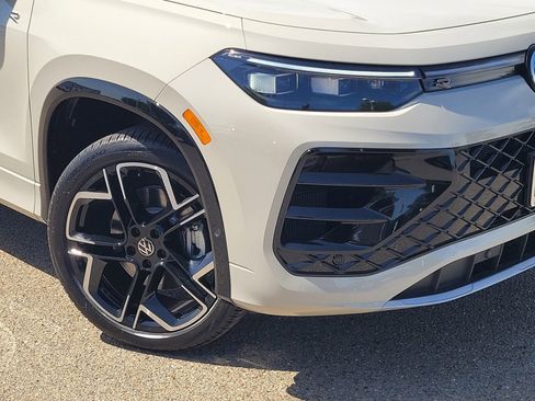 New 2026 Volkswagen Tiguan SEL R-Line AWD/4WD image 6