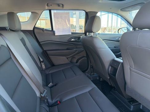 Used 2024 Chevrolet Trax ACTIV w/ Sunroof Package image 33