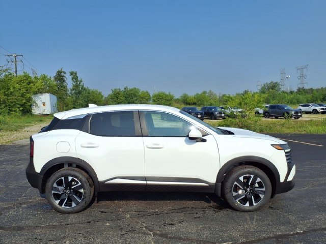 Used 2025 Nissan Kicks SV AWD/4WD image 2