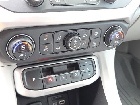 Used 2022 GMC Acadia SLT w/ Technology Package image 15