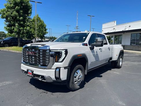 Used 2024 GMC Sierra 3500 Denali w/ Denali Reserve Package AWD/4WD image 1