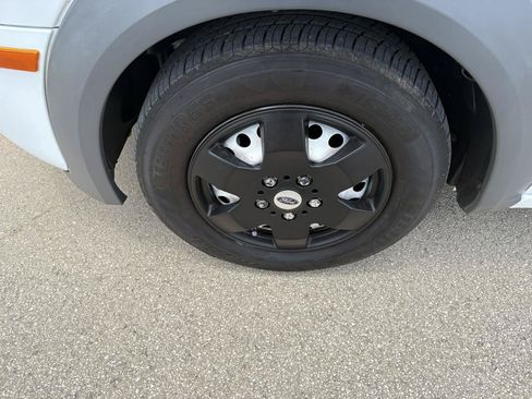Used 2010 Ford Transit Connect XLT FWD image 16