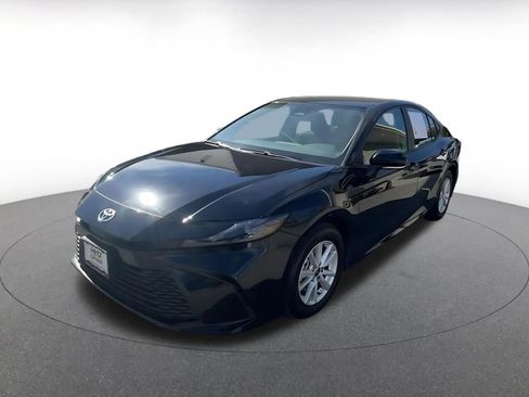Used 2025 Toyota Camry LE image 7
