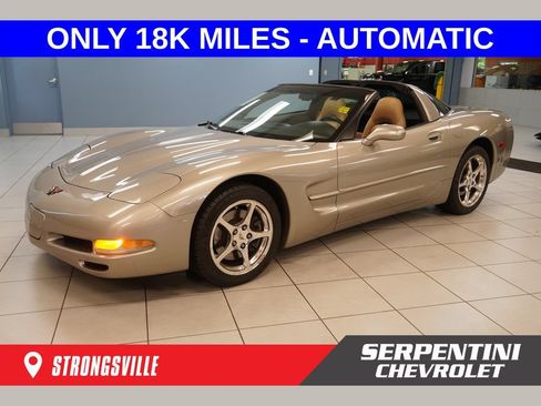 Used 2002 Chevrolet Corvette Coupe w/ Preferred Equipment Group1 RWD image 1