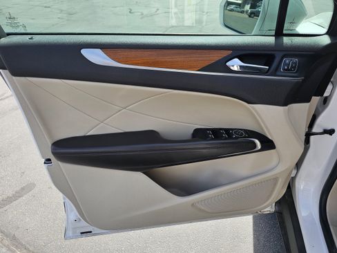 Used 2019 Lincoln MKC Select w/ Select Plus Package FWD image 9