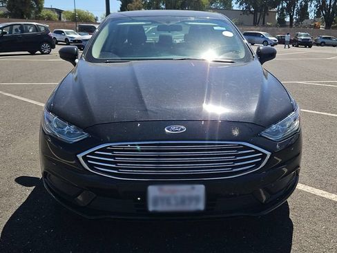 Used 2018 Ford Fusion SE w/ Fusion SE Technology Package FWD image 7