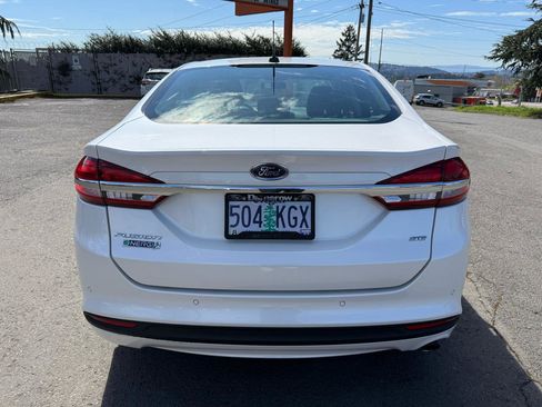 Used 2017 Ford Fusion Energi SE image 5