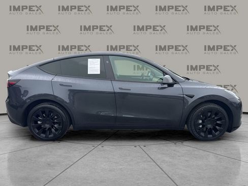 Used 2024 Tesla Model Y Long Range RWD image 6