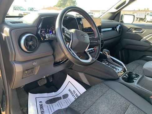 Used 2024 Chevrolet Colorado Z71 w/ LPO, Dark Essentials Package AWD/4WD image 8