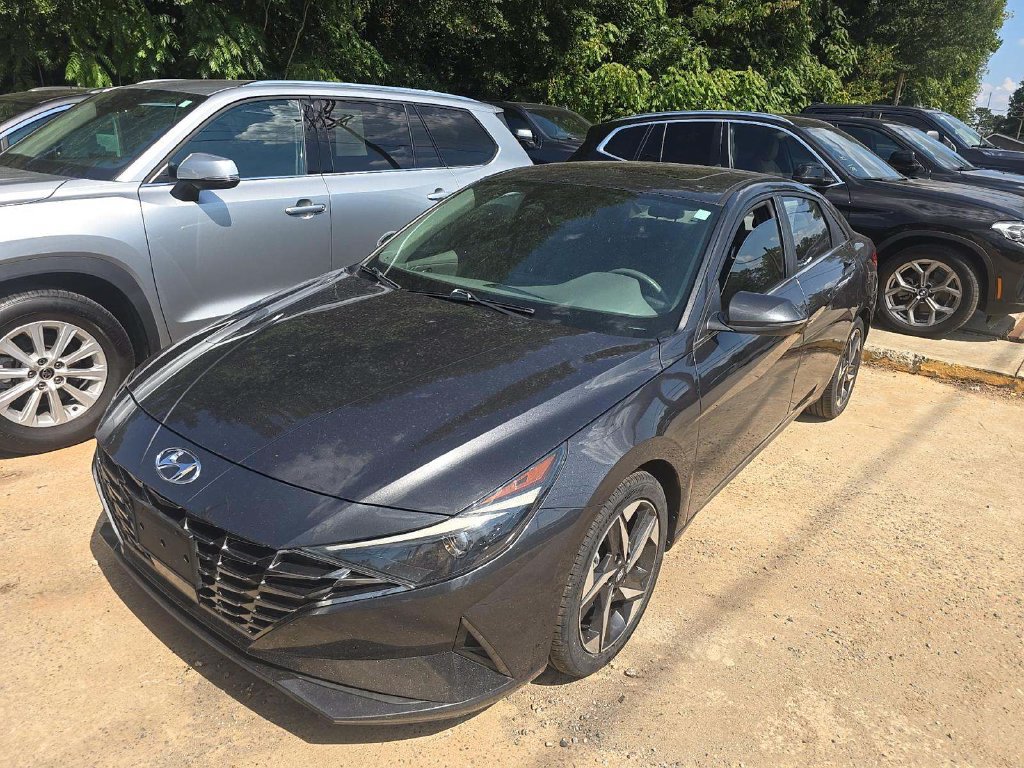 Used 2022 Hyundai Elantra SEL w/ Convenience + Premium Package FWD image 9