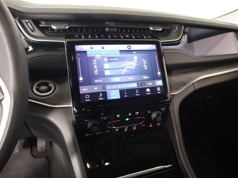 Used 2023 Jeep Grand Cherokee L Limited w/ Luxury Tech Group II image 5