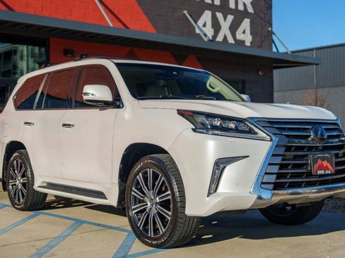 Used 2021 Lexus LX 570 4WD w/ Luxury Package image 3