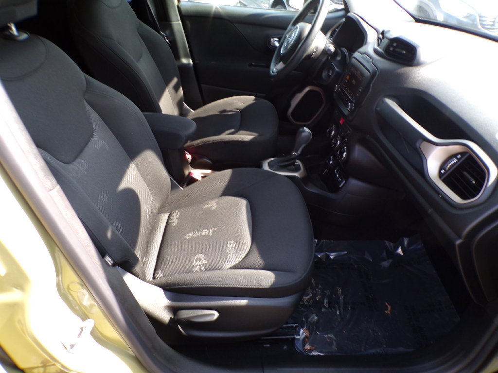 Used 2015 Jeep Renegade Latitude w/ Popular Equipment Group AWD/4WD image 6