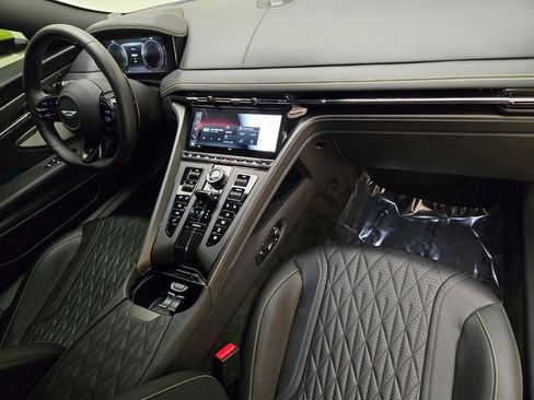 Used 2024 Aston Martin DB12 Coupe image 24