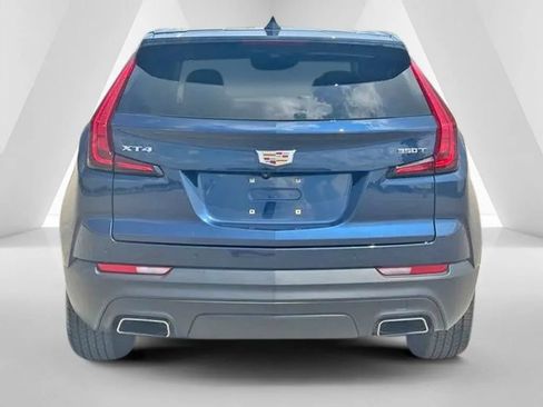 Used 2022 Cadillac XT4 Luxury w/ Cold Weather Package FWD image 6
