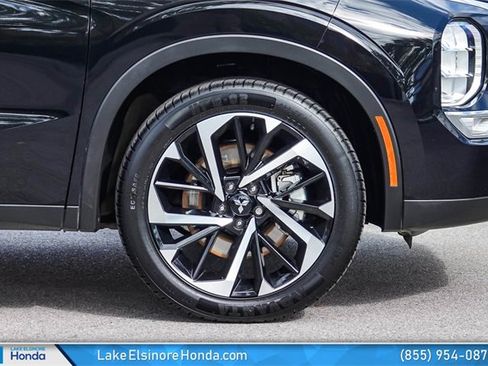 Used 2023 Mitsubishi Outlander SE image 8