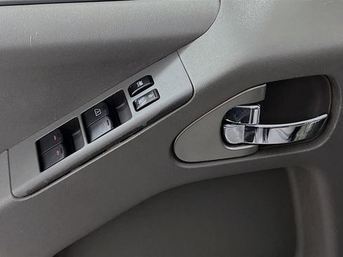 Used 2018 Nissan Frontier SV image 15