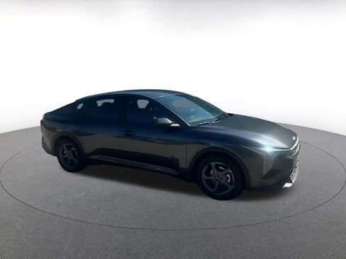 Used 2025 Kia K4 LXS image 2