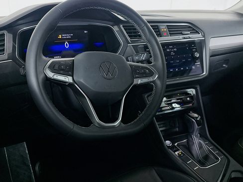 Used 2022 Volkswagen Tiguan SE image 18