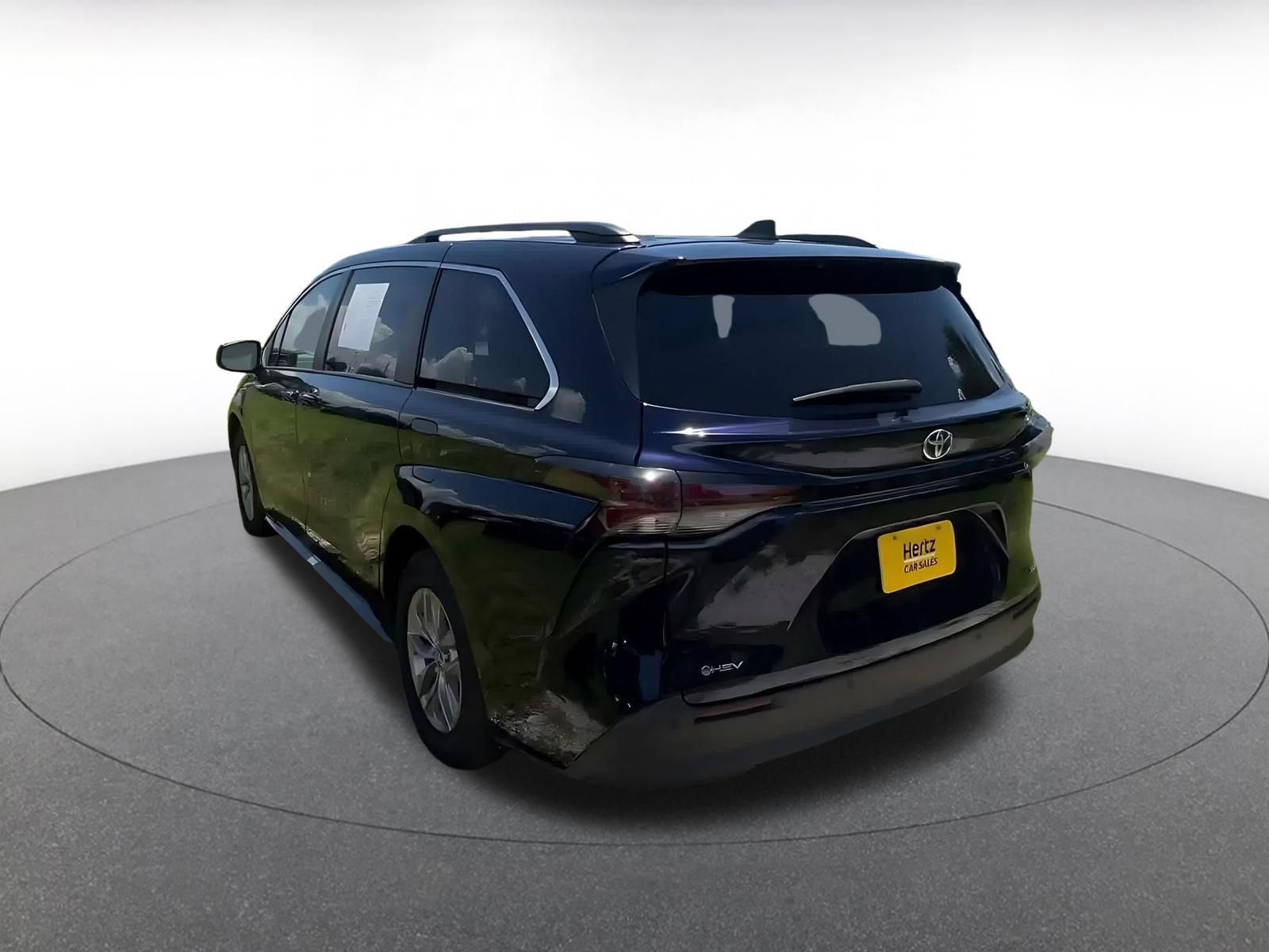 Used 2025 Toyota Sienna XLE FWD image 10