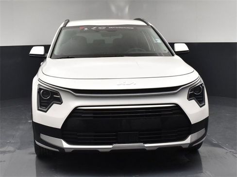 Used 2025 Kia Niro EX image 3