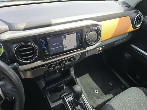 Used 2019 Toyota Tacoma SR5 RWD image 27