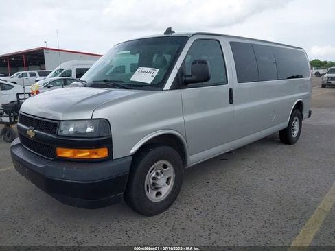 Used 2019 Chevrolet Express 3500 LS RWD image 2