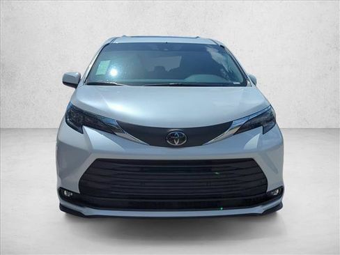 New 2026 Toyota Sienna XLE FWD image 2