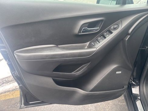 Used 2018 Chevrolet Trax Premier w/ Midnight Edition image 21