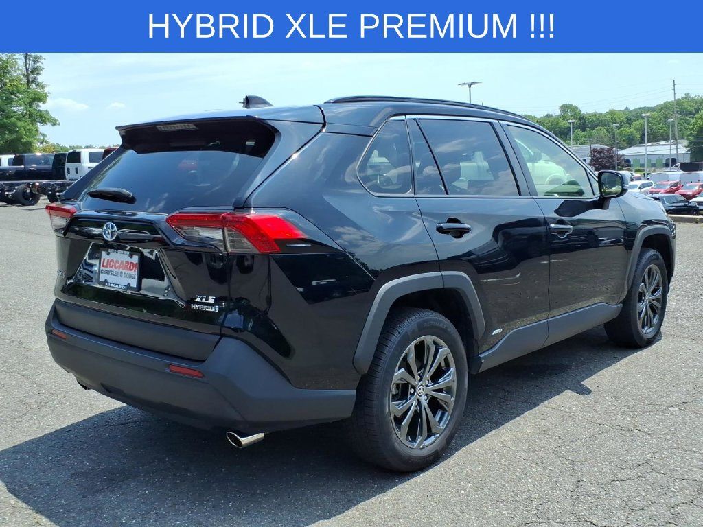 Used 2023 Toyota RAV4 XLE Premium AWD/4WD image 6