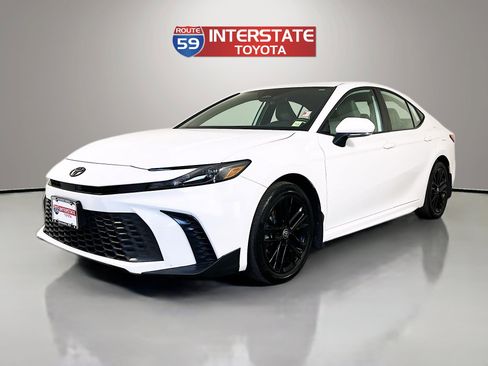 Certified 2025 Toyota Camry SE w/ Convenience Package image 3