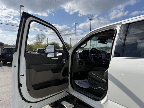 Used 2025 Ford F450 Platinum w/ FX4 Off-Road Package AWD/4WD image 10