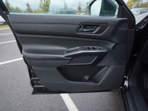 Used 2023 Nissan Pathfinder SV image 14