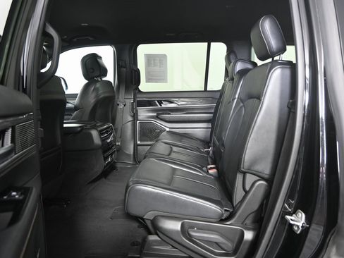 Used 2022 Jeep Wagoneer Series III image 19