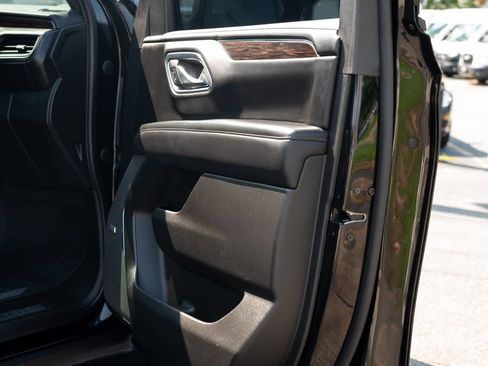Used 2023 Chevrolet Suburban LT AWD/4WD image 17