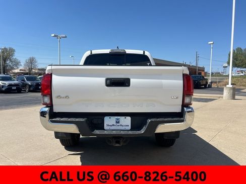 Certified 2018 Toyota Tacoma SR5 image 10