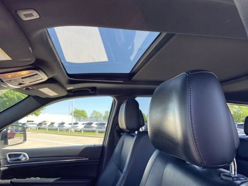 Used 2022 Jeep Grand Cherokee Limited image 24