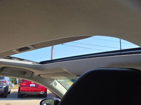 Used 2024 Nissan Sentra SR w/ SR Premium Package image 12