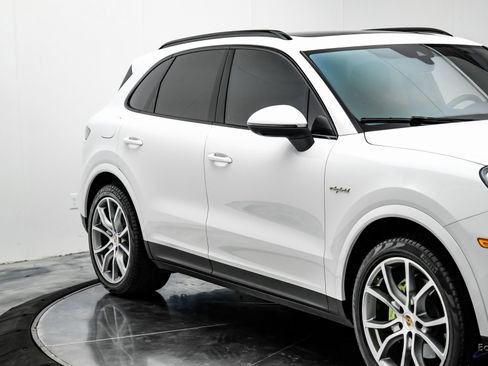 Used 2023 Porsche Cayenne image 22