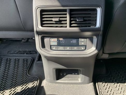 Used 2025 Volkswagen Atlas SEL AWD/4WD image 33