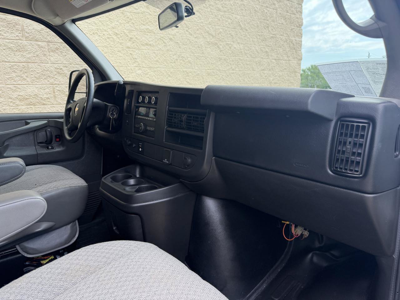 Used 2015 Chevrolet Express 2500 RWD image 15