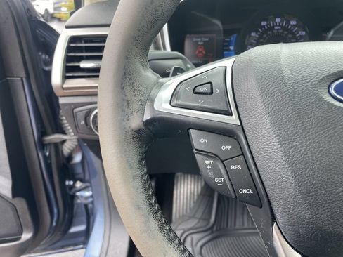 Used 2018 Ford Fusion SE w/ Fusion SE Technology Package FWD image 17