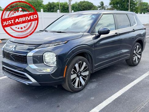 Used 2025 Mitsubishi Outlander SE AWD/4WD image 1