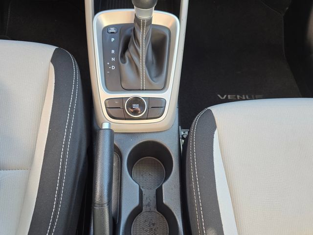 Used 2025 Hyundai Venue SEL FWD image 23