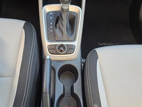 Used 2025 Hyundai Venue SEL FWD image 23