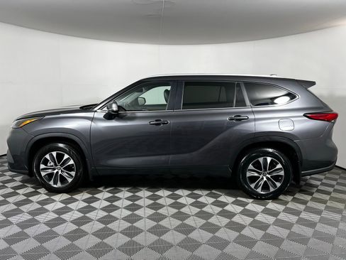 Certified 2023 Toyota Highlander XLE image 37